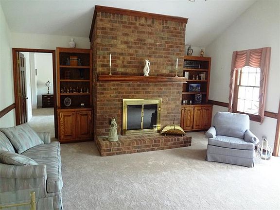 2nd image of 312 Woodvine Dr