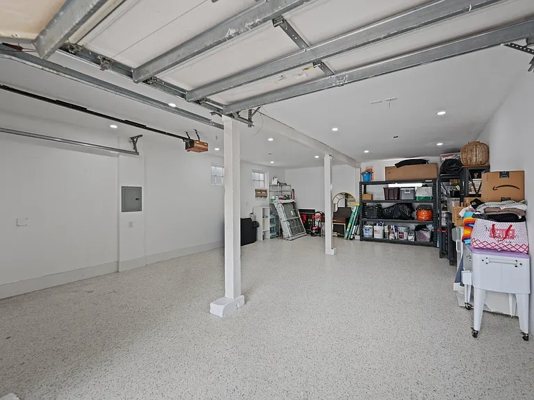 744 Sunset Rd — Photo 33