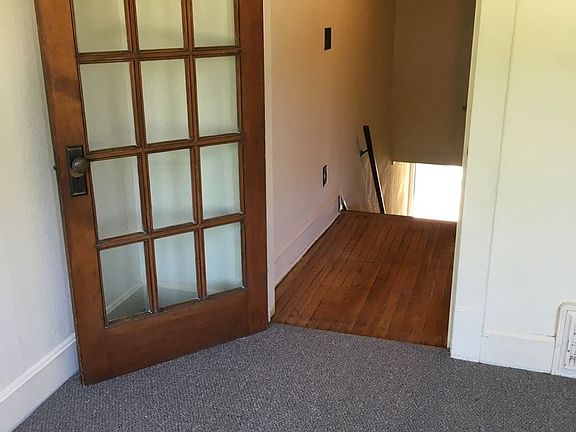 4th image of 427 1/2 Poplar St