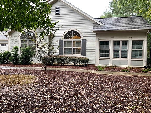 3rd image of 142 Edgewood Ct