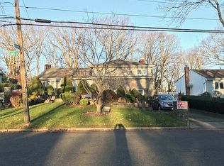 111 East Dr, Massapequa, NY 11758
