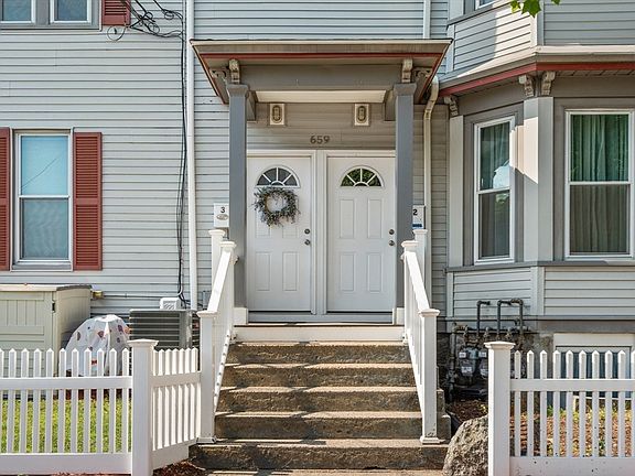 2nd image of 659 Moody St APT 3