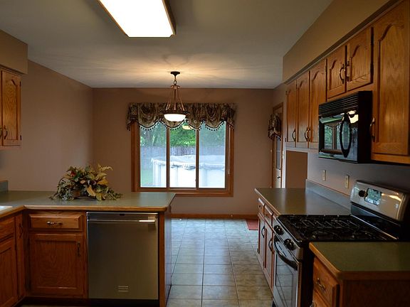3rd image of 12700 Paintbrush Ct