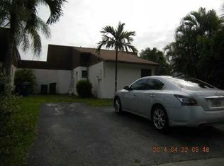 10004 SW 16th St, Pembroke Pines, FL 33025