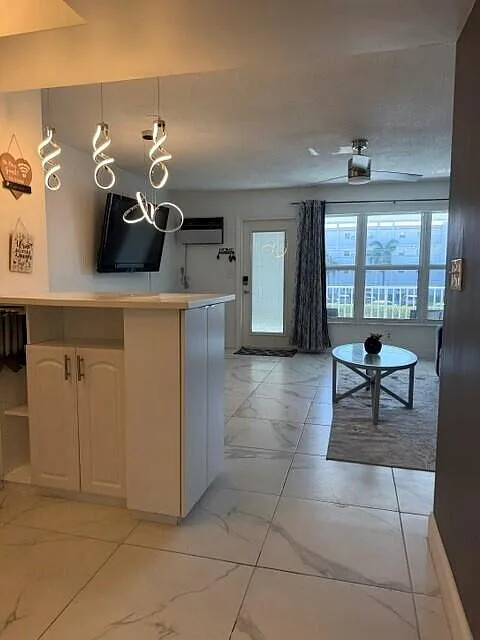 1 bed, 1.0 bath, 560 sqft, $1,900 — Photo 4