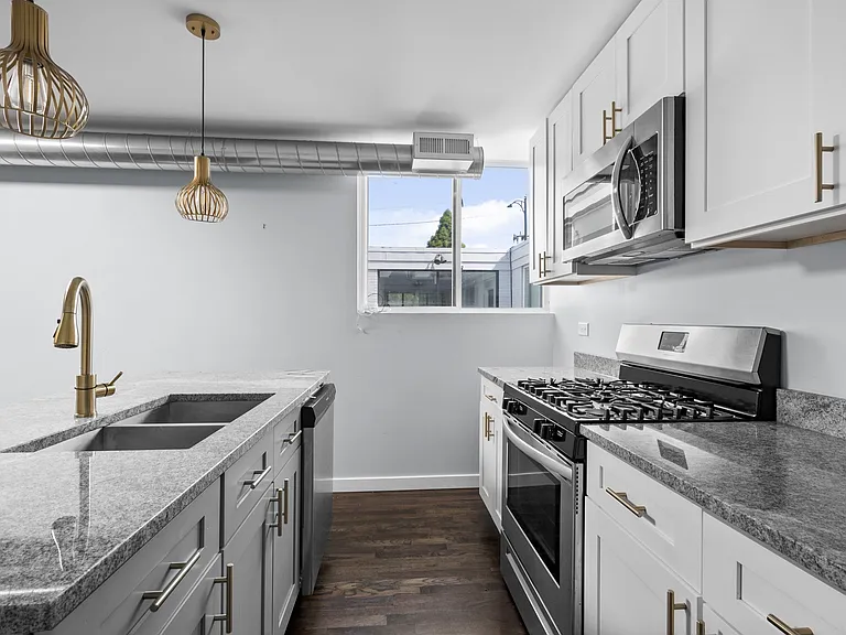 2945 W Peterson Ave #204 — Photo 5