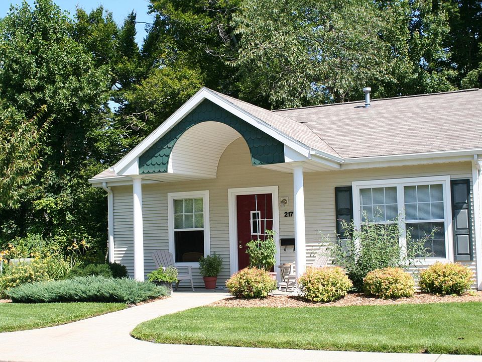 1st image of 211 Harbors Lake Dr