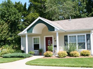 213 Harbors Lake Dr, Fennville, MI 49408