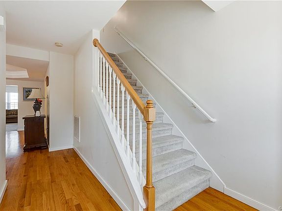 4th image of 602 W 30th St