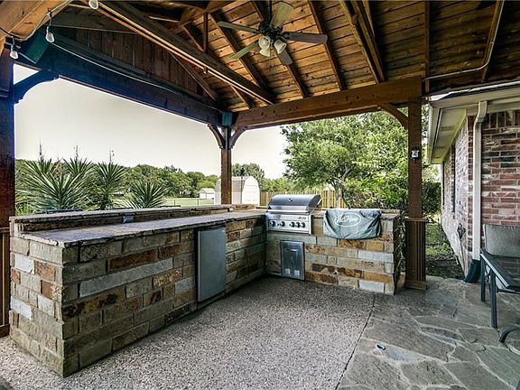2nd image of 1915 Silver View Ln
