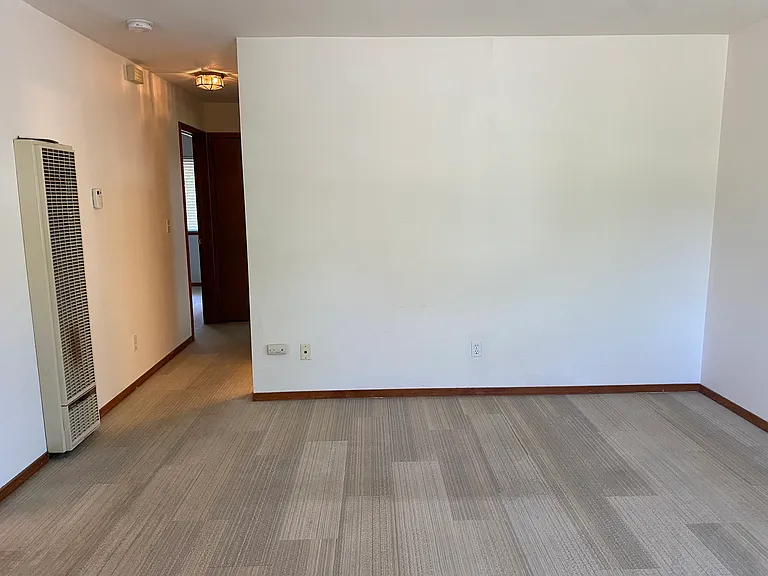 577 Oregon St — Photo 4
