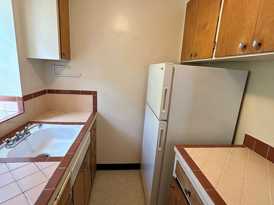 1st image of 4119 11th Ave NE #3001