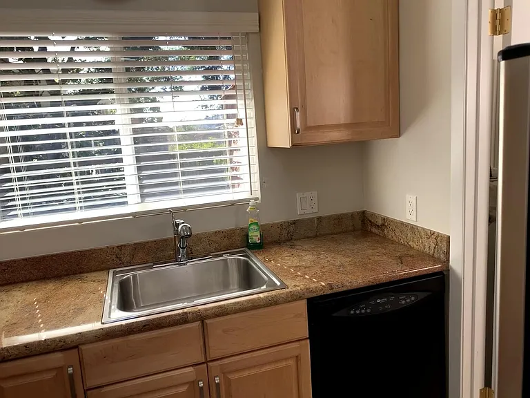 1605 Manzanita Ave — Photo 6