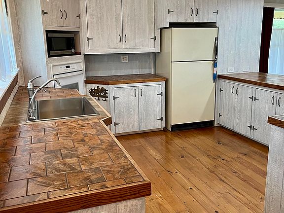 4th image of 818 Jackson Drive