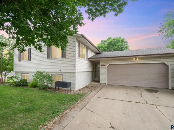 1800 S Cambridge Ave, Sioux Falls, SD 57106