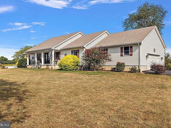 5th image of 208 Manor Dr