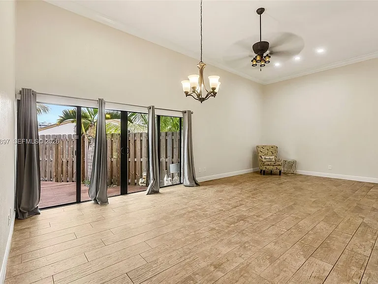 2731 S Parkview Dr — Photo 9