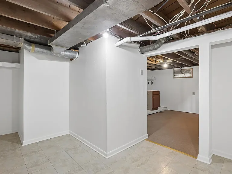 3512 S Division St — Photo 25