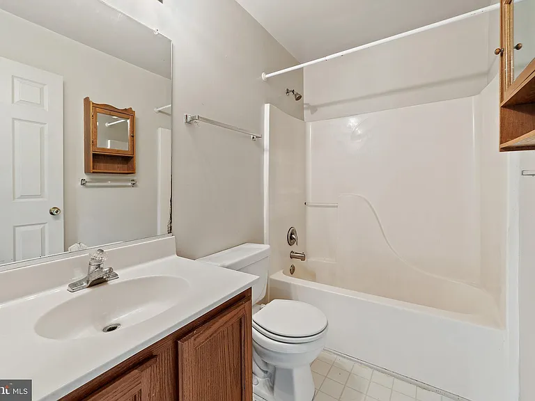 570 Highland Towne Ln — Photo 14