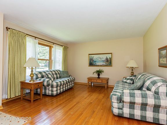 2nd image of 1495 Amber Ln