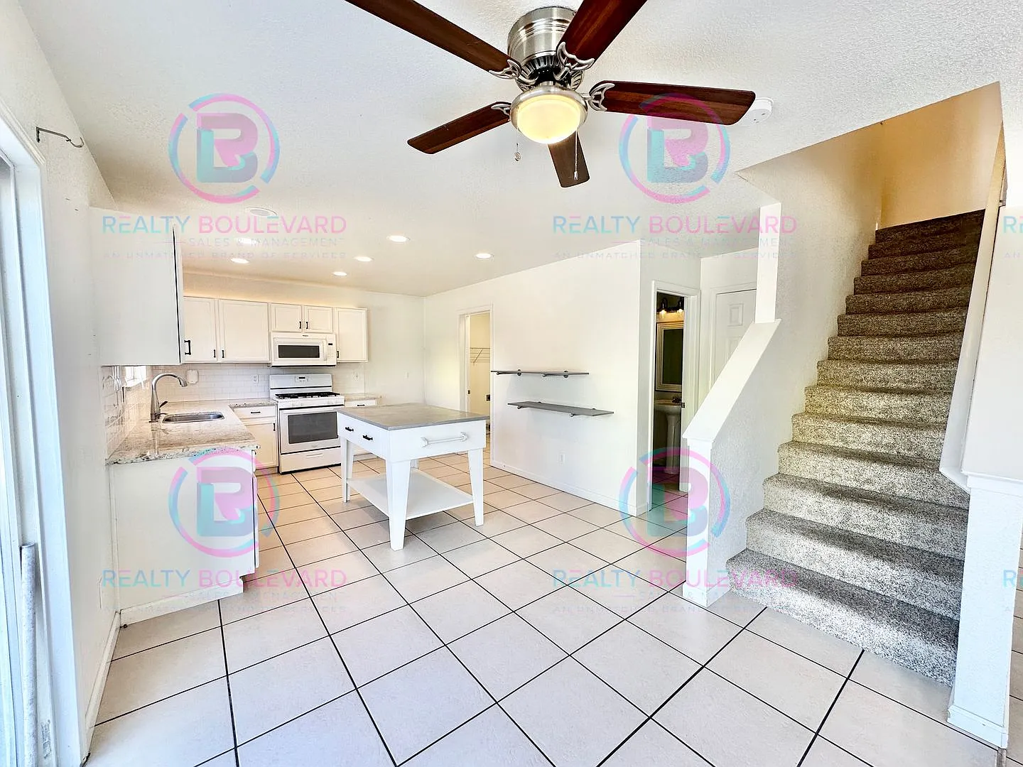 Gorgeous 4BR Home with Granite Counters, Open-Concept Living & 2 car garage — Photo 4