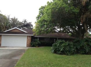 305 10th St SW, Vero Beach, FL 32962