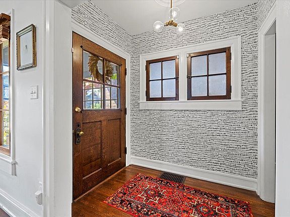 4th image of 1838 Franklin Ave