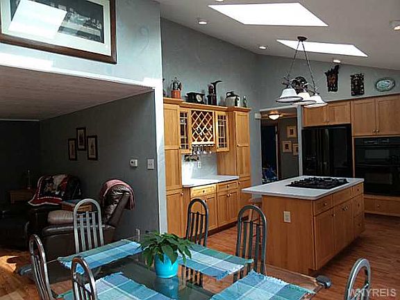 5th image of 81 Biscayne Dr