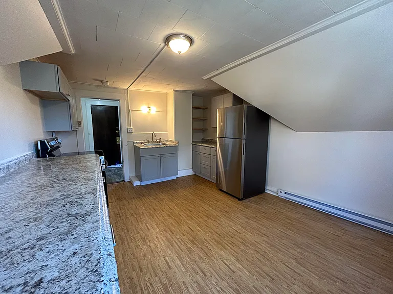 201 Roxbury St #3 — Photo 15