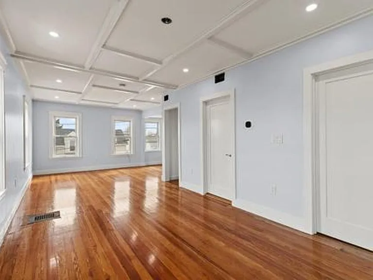 1008 Winthrop Ave — Photo 9