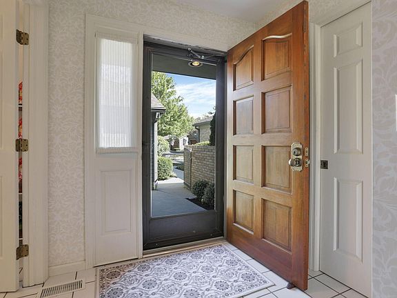 5th image of 1153 Strathaven Ct W #B