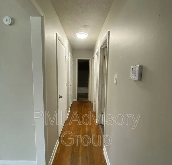 409 SE 34th St — Photo 2
