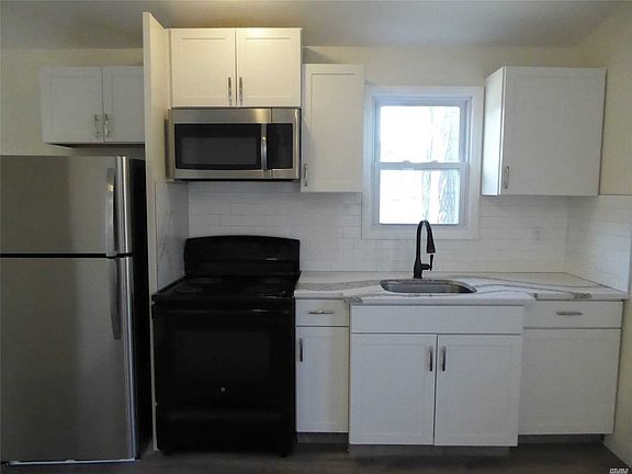 5th image of 19 Pearsall Ave APT 2