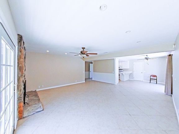 3rd image of 25152 Northrup Dr
