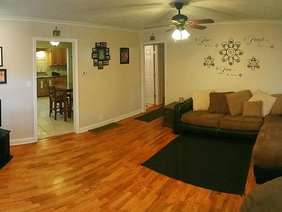 3rd image of 220 E Jewell Ave