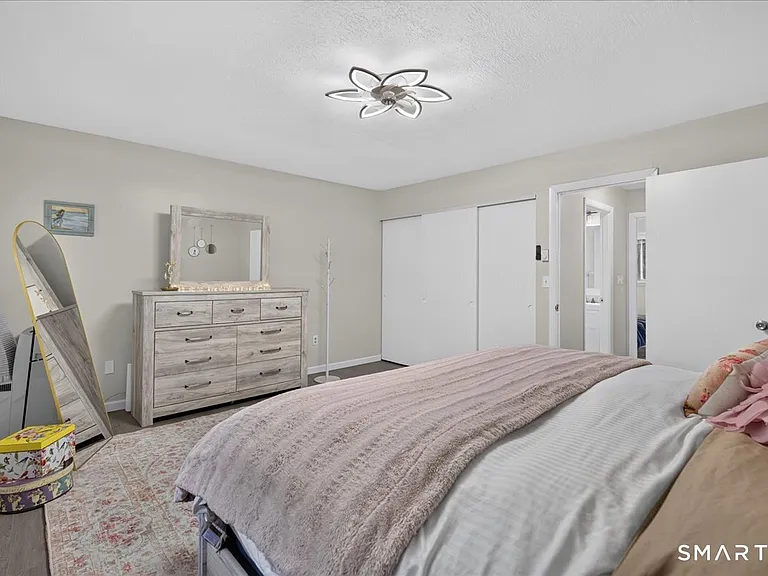1141 Waterbury Rd — Photo 17