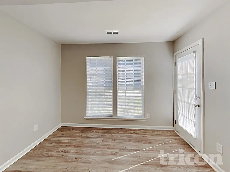 1816 Oakdale Green Dr — Photo 4