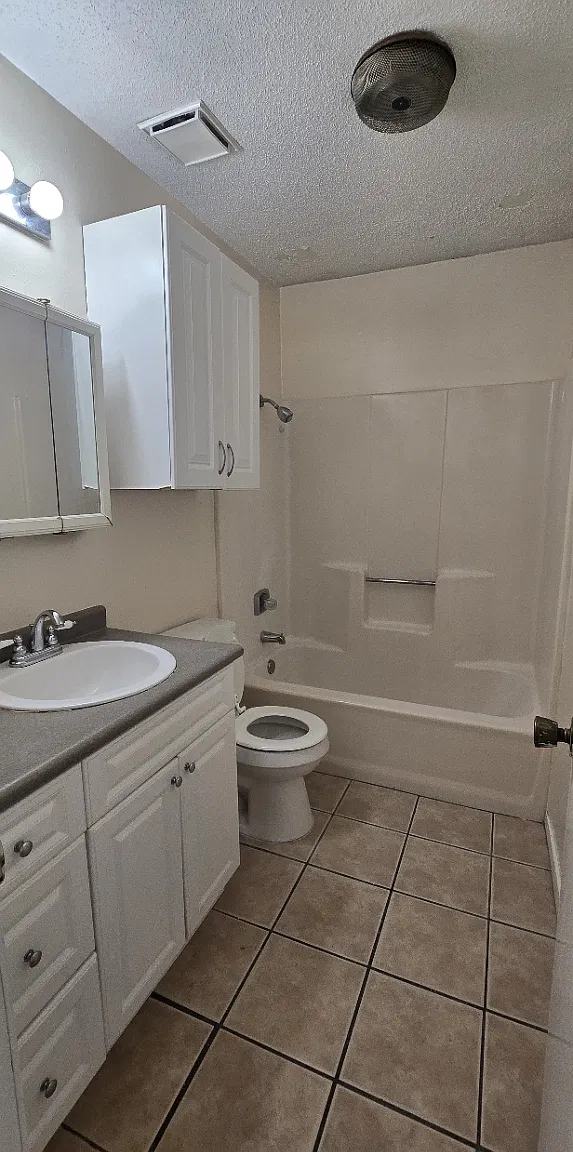 2108 Lago Trl - 1 — Photo 4