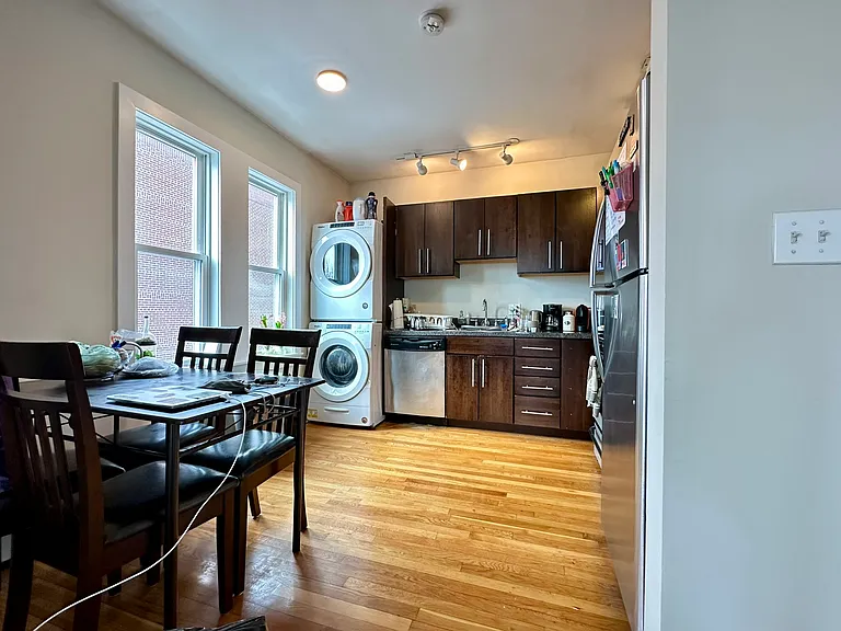 839 Parker St #1R — Photo 3