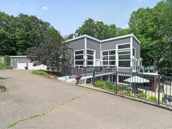 5255 Oak Hill Trl, Commerce Township, MI 48382