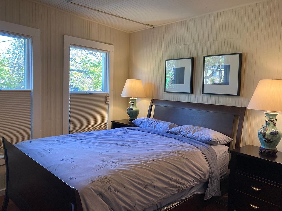 Bedroom 10' x 11'. 8' ceiling. South facing windows.