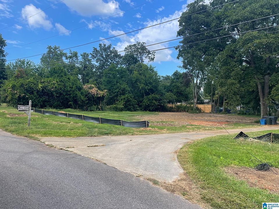 1st image of 929 Oaklawn Dr #15