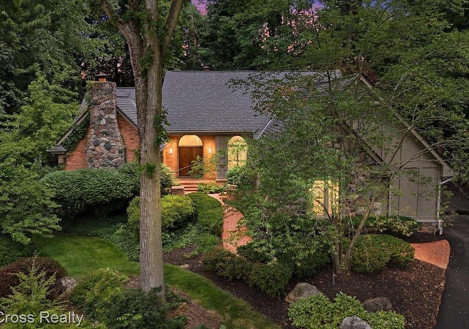 249 Norcliff Dr, photo 2