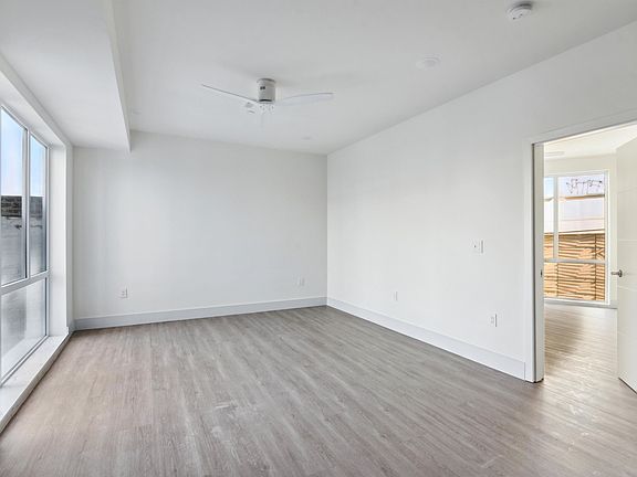 3rd image of 1221 E Fletcher St #211A