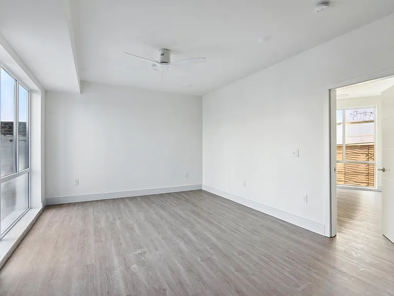 1221 E Fletcher St #211A — Photo 3