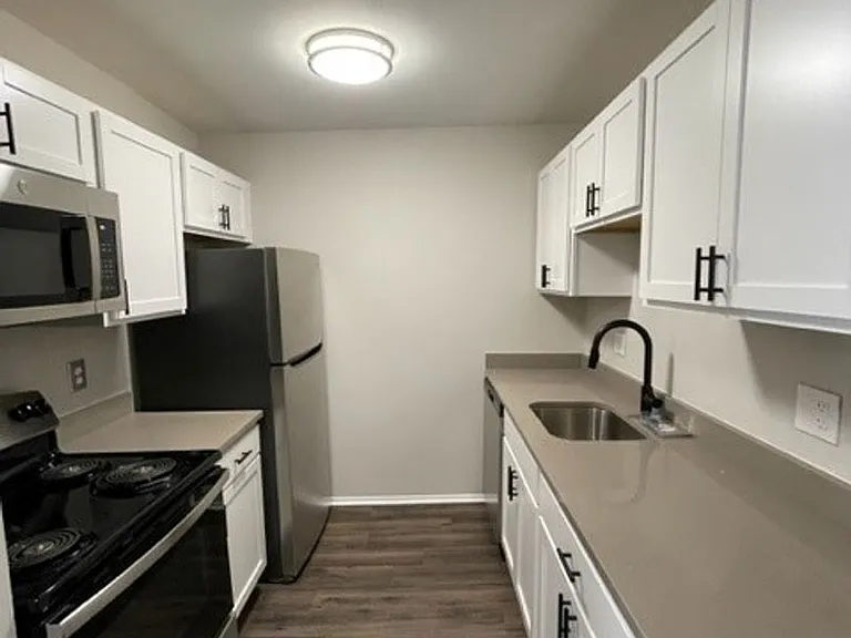 333 Marshall Apartments — Photo 14