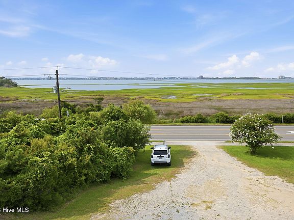 3rd image of 1116 E Fort Macon Road