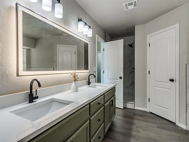 13300 S Robinson Ave — Photo 11