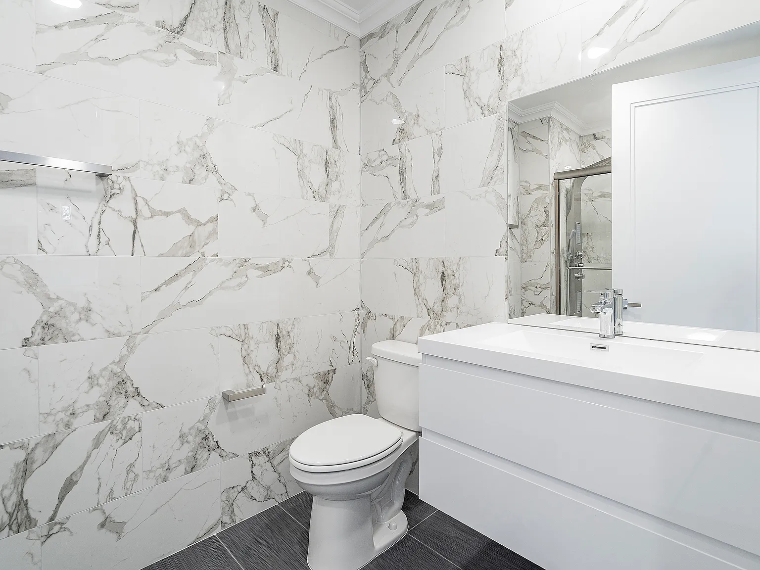 80 Romaine Ave — Photo 4