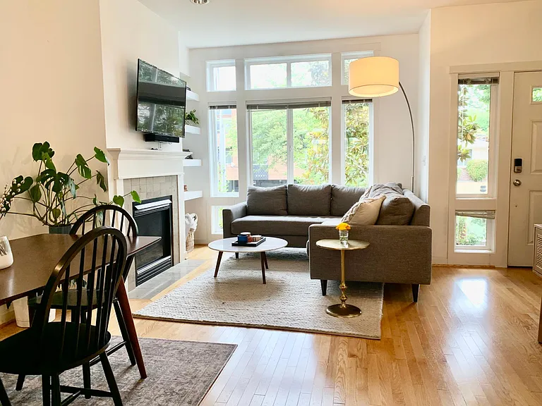 6522B 24th Ave NE — Photo 3